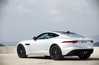 コンバーチブルよりおよそ半年遅れで日本に導入されることとなった「Fタイプ クーペ」。なお、同車のコンセプトモデル「C-X16」はクーペボディーだった。