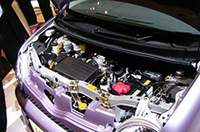 
	NAモデルの「L」「X」「Xリミテッド」には、「平成17年排出ガス基準75％低減レベルを達成した（FF車）、659cc直列3気筒DOHC12バルブエンジンが搭載される。
	 