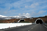 国道77号線。一部区間は工事が終わって、快適な自動車専用道路が開通している。