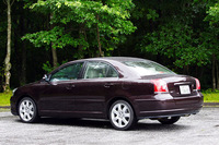 【スペック】セダンQi：全長×全幅×全高＝4645×1760×1480mm／ホイールベース＝2700mm／車重＝1400kg／駆動方式＝FF／2.4リッター直4DOHC16バルブ（163ps／5800rpm、23.5kgm／3800rpm）／価格＝331万8000円（テスト車＝同じ）