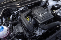 エンジンは「アウディA1 1.0 TFSI」に積まれているものと同じ、1リッター直3直噴ターボ。最高出力95ps、最大トルク16.3kgmを発生する。