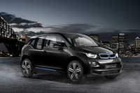 ボディーカラーは新色の「フルード・ブラック」。