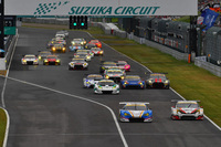 GT300クラスの予選トップは、No.18 UPGARAGE BANDOH 86。これにNo.31 TOYOTA PRIUS apr GTが続いた。