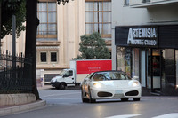 プランセス・アリス通りを駆け上がる「フェラーリF430スパイダー」。