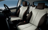 「デミオ13-SKYACTIV シューティングスター グレイス」のインテリア。
    