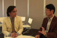 iMiEVプロダクトエグゼクティブの橋本徹氏（右）と『NAVI』編集長、加藤哲也（左）