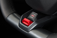 走行モード切り替え機構「ANIMA」のコントローラー。ANIMAとは「アダプティブ・ネットワーク・インテリジェント・マネジメント」の略称であり、「魂」を意味するイタリア語でもある。