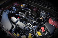 スバルの技術的特徴のひとつである水平対向エンジン。低く平べったい形状から、事故の際に乗員スペースに侵入するリスクが少なく、スバル車の衝突安全性能の高さに貢献している。