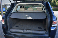 「SE」の5人乗り仕様のラゲッジルーム。なお7人乗り仕様の場合、3列目シートには電動展開・格納システムが装備される。（写真をクリックすると、シートの倒れる様子が見られます）
    