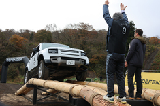 運転能力だけでなく強い精神力と体力も必須。「ディフェンダートロフィー」の日本予選をリポート。