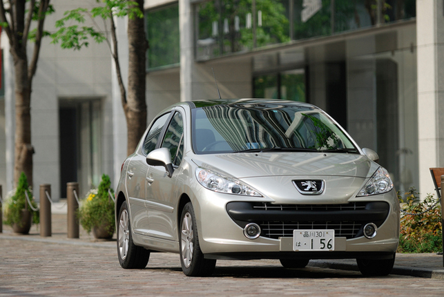 【スペック】全長×全幅×全高＝4030×1750×1470mm／ホイールベース＝2540mm／車重＝1250kg／駆動方式＝FF／1.6リッター直4DOHC24バルブ（120ps/6000rpm、16.3kgm/4250rpm）／価格＝279.0万円（テスト車＝同じ）