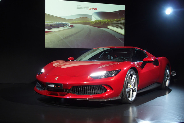 フェラーリの新型V6プラグインハイブリッドスポーツ「296GTB」日本上陸