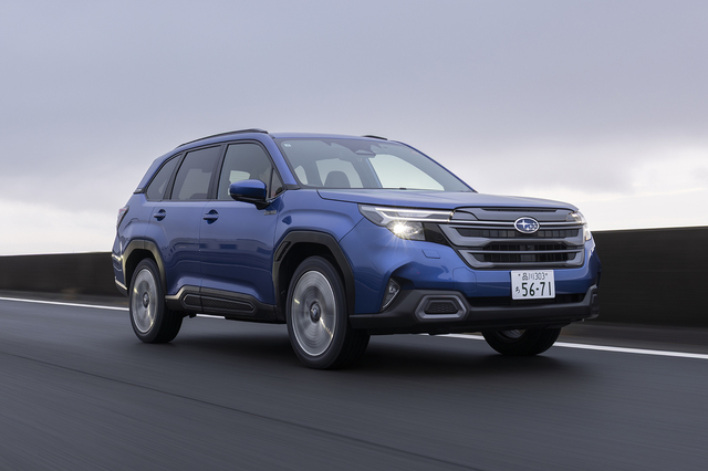 ブラックとゴールドでクールに仕立てた特別仕様車「アバルト595