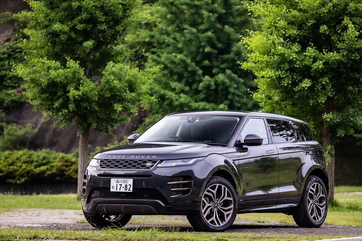 
	すべてが新しくなった新型「レンジローバー イヴォーク」。「PTA（プレミアム・トランスバース・アーキテクチャー）」と呼ばれる新開発プラットフォームを採用し、マイルドハイブリッド機構を組み込んだパワートレインを搭載している。
	