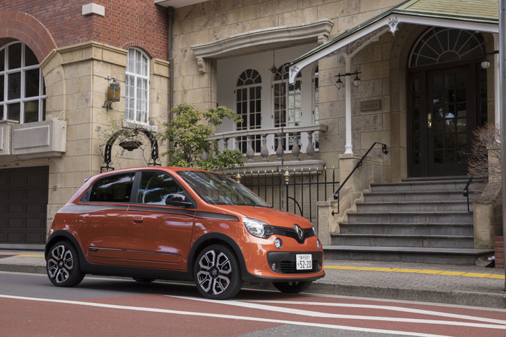 「GT」の車両重量は、「ゼン」（MT）の960kg、「インテンス」（EDC）の1010kgに対し、MT仕様で1010kg、EDC仕様で1040kgとなっている。