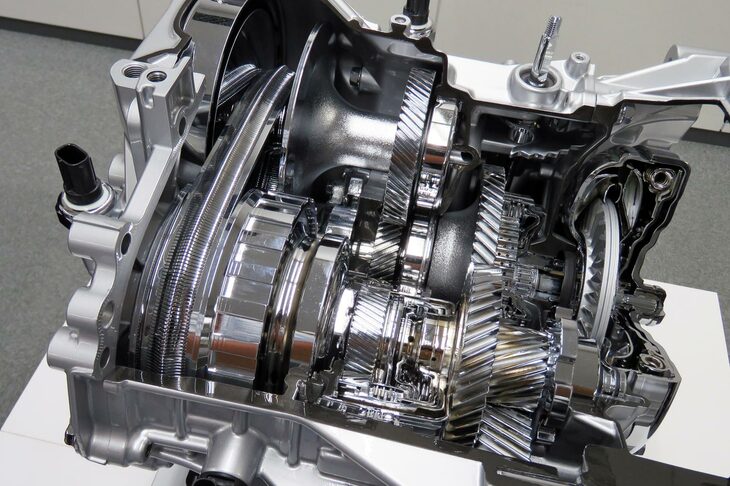 筆者の大好きなダイハツの「デュアルモードCVT」。ベルト式CVTにプラネタリーギアを組み合わせることで、変速比の大幅な拡大と伝達効率の改善を実現している。