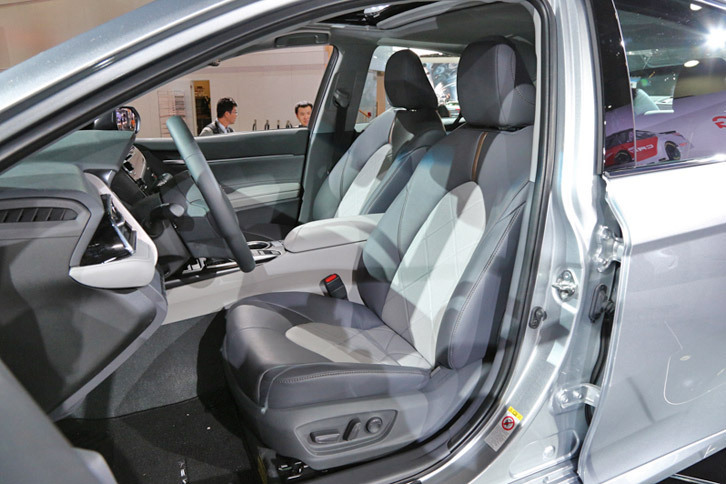 トヨタ・カムリXLE