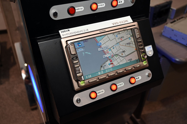 2001年に発売された「ギャザズ」初のDVDナビコンポ。