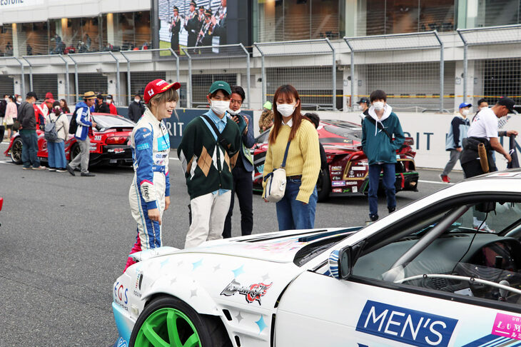 「スーパーグリッドウォーク」にはD1ドライバーも参加しており、ファンが交流を楽しんだ。