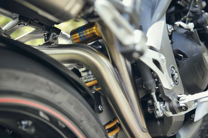 リアサスペンションもオーリンズ製。フルアジャスタブルのモノショックが搭載される。