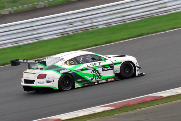 3番グリッドからスタートした「ベントレー・コンチネンタルGT3」の8号車。一時は首位を走るシーンもあったが、最終的には2位となった。