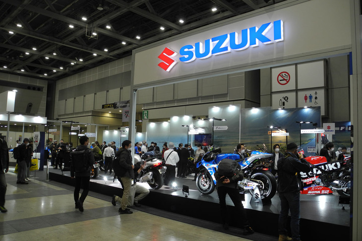 スズキの出展ブースの様子。