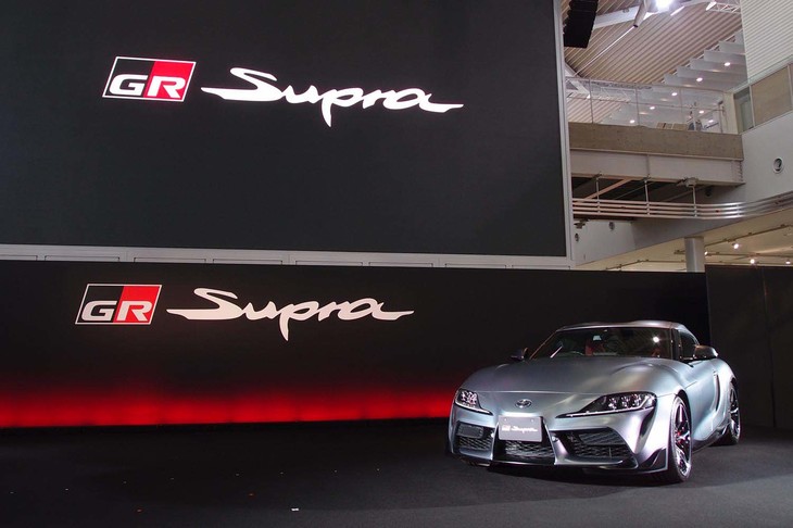 新型の正式名称は、これまでと同じ「トヨタ・スープラ」。マーケティング活動における名称として「GRスープラ」も用いられる。