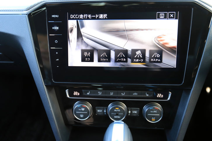 「アルテオン」には走りに関連するさまざまなパラメーターを切り替えられる、ドライビングプロファイル機能が搭載されています。ここではもちろん「スポーツ」を選択。