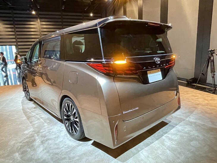 走りのよさでは「Sクラス」やロールス・ロイスも視野に入れたという。