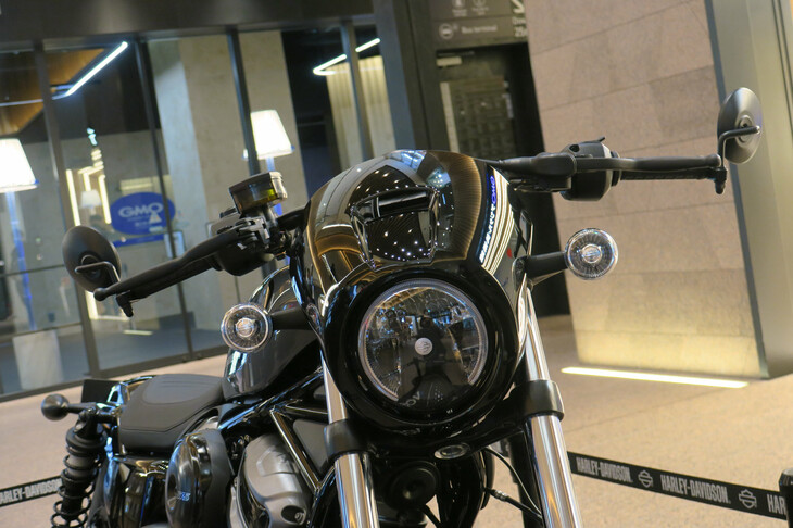 ハーレーダビッドソン・ナイトスター（ヘッドランプ＆フロントカウル）