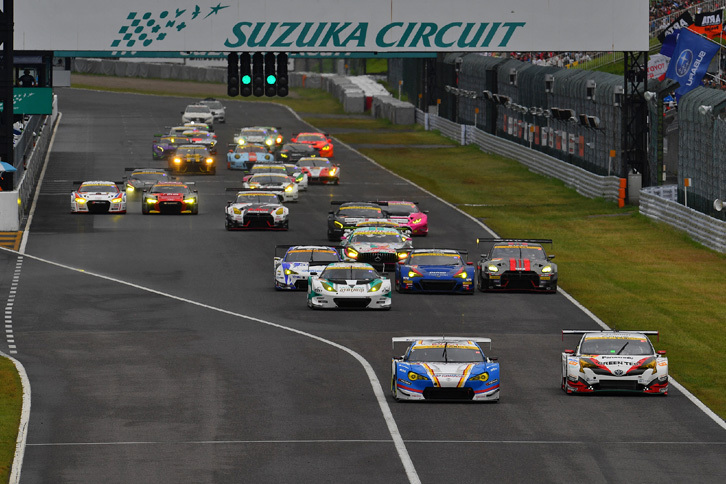 GT300クラスの予選トップは、No.18 UPGARAGE BANDOH 86。これにNo.31 TOYOTA PRIUS apr GTが続いた。