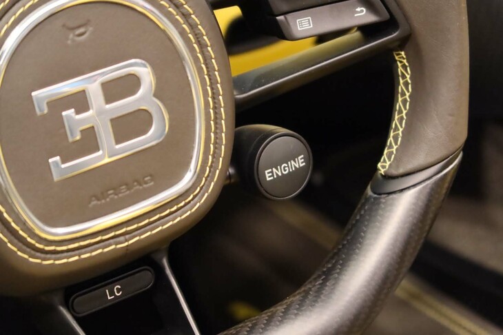 ブガッティW16ミストラル（エンジン始動スイッチ）