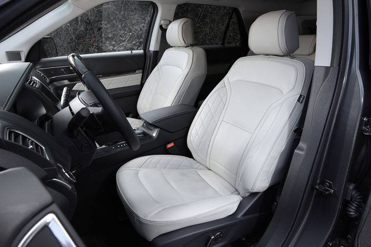 「エクスプローラー タイタニアム」の運転席と助手席には、シートヒーターとマッサージ機能が備わる。