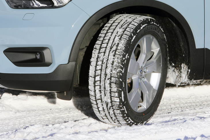 「アシュアランス ウェザーレディー」というのは、グッドイヤーがこの夏（2018年8月）に発売した新商品。ドライやウエットの路面はもちろん、雪道も走れるオールシーズンタイヤです。