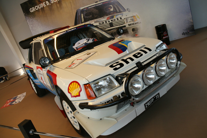 「プジョー205ターボ16 EVO2 サファリ」。1986年のツール・ド・コルスではミシェル・ムートンが駆った。ミドシップされるエンジンの最高出力は560psに達するが、車重はわずか910kg。