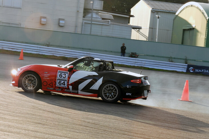 柴田優作選手のドライブで豪快な走りを披露する「ロードスター」。ちなみに今回、私が運転している様子の写真はナシである。記者とカメラマンを兼ねての取材だったのでしょうがないね。自分で自分の写真は撮れないからねぇ。