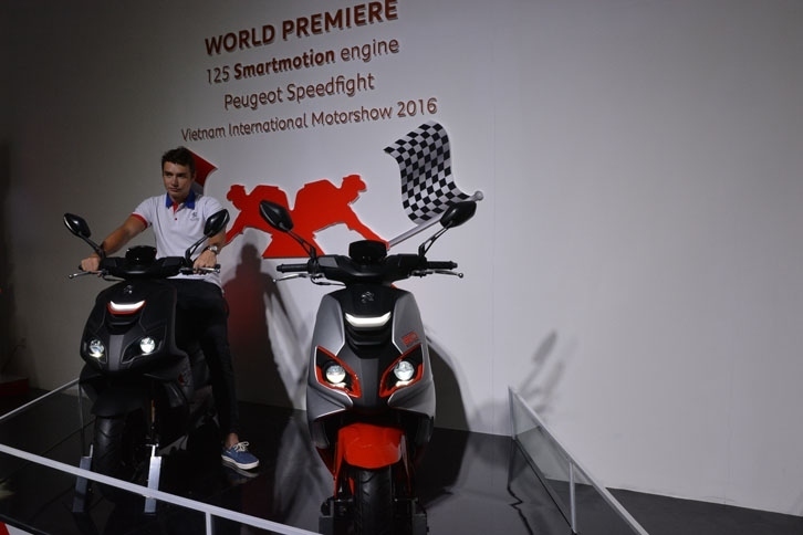 ベトナム市場への本格参入を考えるプジョーからは、ワールドプレミアとなる「スピードファイト125cc」の最新モデルが登場した。屋外に設置された専用の建物が展示ブースとなっていた。