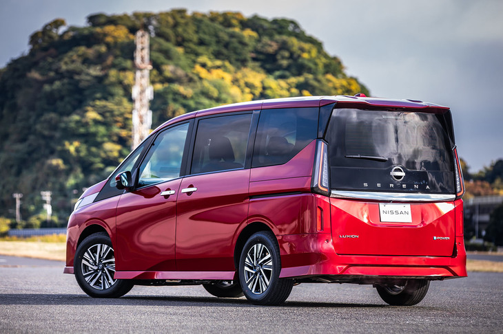 新型「セレナ」のボディーカラーは全14色と豊富。価格帯は純ガソリンエンジン車が276万8700円から326万9200円で、e-POWER車は319万8800円から479万8200円までとなっている。