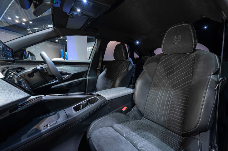 プジョー3008（フロントシート）