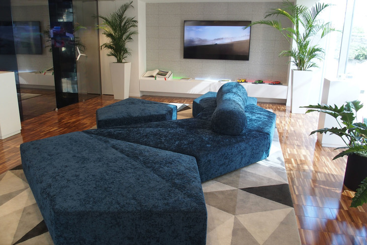 「THE LOUNGE TOKYO」の2階フロア。