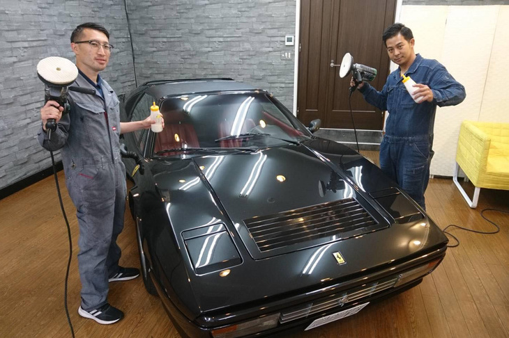 横浜のMAMAでボディーコーティングをしてもらう愛車の“ラ・スッポン丸”こと「フェラーリ328GTS」。