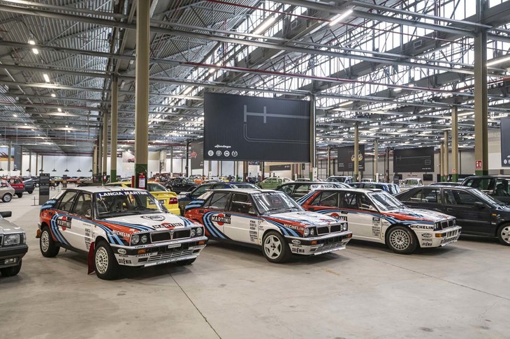 ランチア、フィアット、アバルトが並ぶラリーエリアで目立つのは、やはりブルーと赤の“マルティーニカラー”にペイントされたランチアだろう。現在、休眠中の同ブランドだが、トリノの老舗メーカーにして常に技術面でトップを走ってきたランチアの歴代車両が一堂に会することは、ヘリテージ部門の悲願だったそうだ。