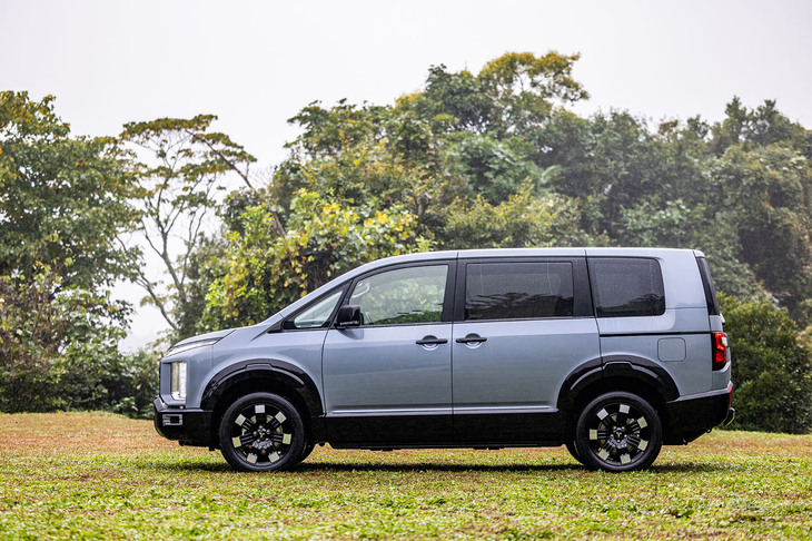 ホイールアーチモールが備わったことにより、全幅は従来型の1795mmから1815mmへと拡大されている。