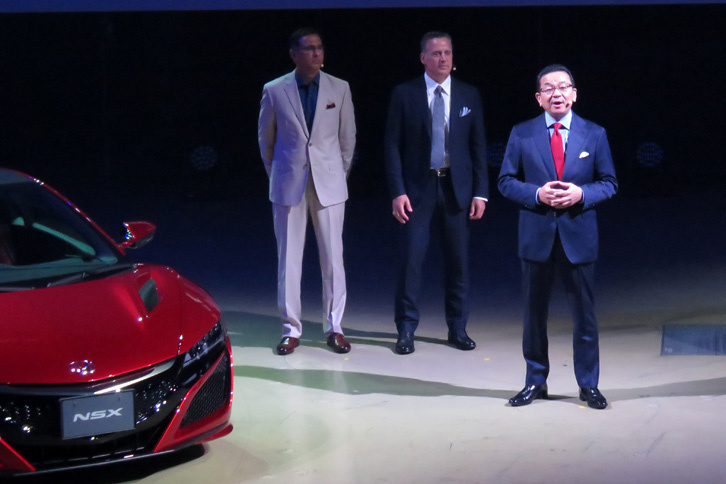 「NSX」の開発責任者を務めたテッド・クラウス氏と、生産責任者を務めたクレメント・ズソーザ氏が登場。2人は日本（栃木）に出向していた時期があり、八郷社長と同じフロアで働いていたこともあったのだとか。