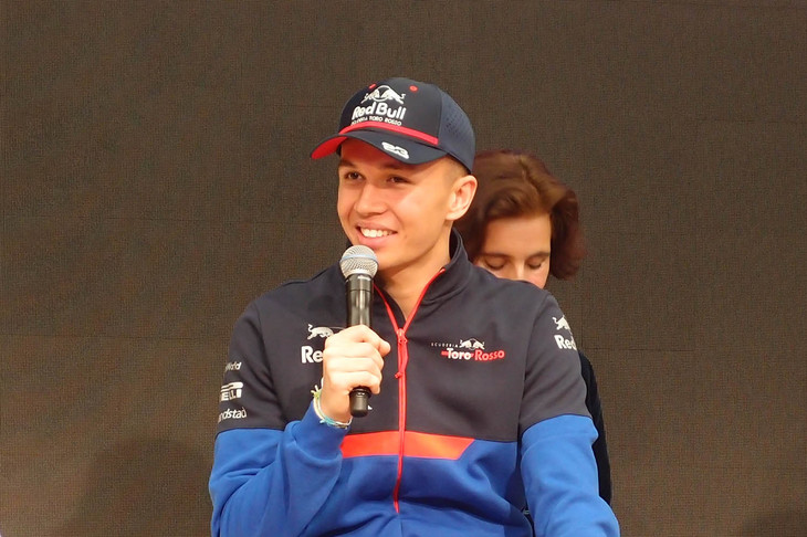 記者会見で終始明るい笑顔を見せていた、トロロッソのルーキー、アレクサンダー・アルボン。テストでは500周もの周回をこなし、開幕戦に臨む。