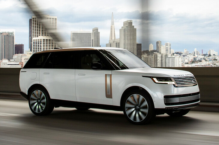 新型「ディフェンダー」に「レンジローバー」「レンジローバー スポーツ」と、高付加価値商品の生産が軌道に乗ることで、業績が回復してきたJLR。これを機に収益性の高い体質を取り戻せるかが、名門復活のカギといえそうだ。