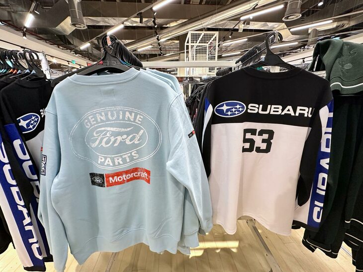 同じくプライマークで。こちらはフォードの純正パーツ部門とスバルだ。