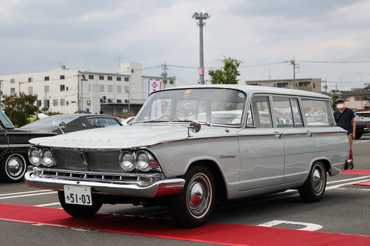 1966年「プリンス・グロリア6ワゴン」（V43A）。名称はワゴンだが4ナンバーの商用バン。シリーズには「グロリア6エステート」という5ナンバーの乗用ワゴンも存在したので、ややこしい。