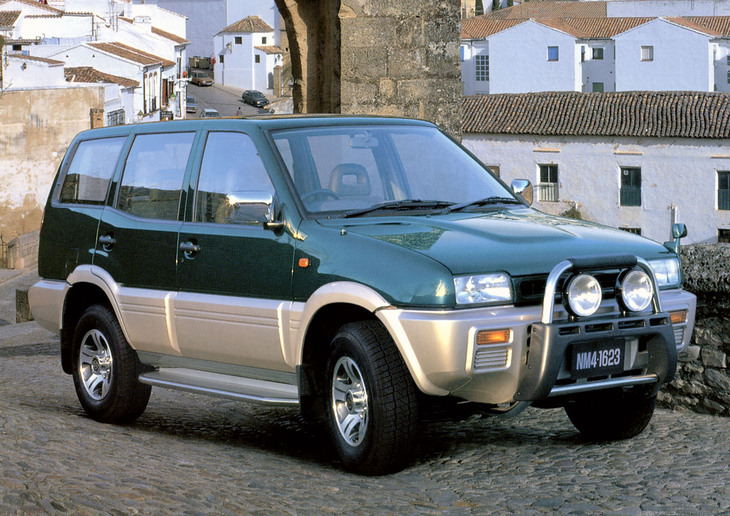 1993年「日産ミストラル」。初代「テラノ」をベースとしたラダーフレームのシャシーに、イタリアのI.DE.Aがデザインした7座ワゴンボディーを架装していた。