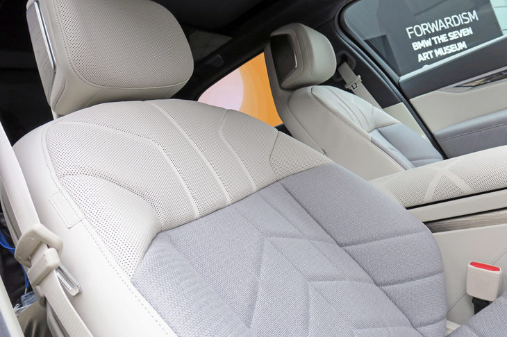 BMW i7 xDrive60eエクセレンス（シート生地）